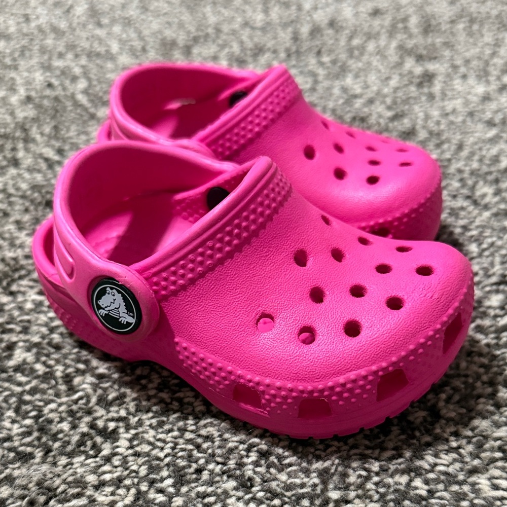 🩷 CROCS Kids, Size 4